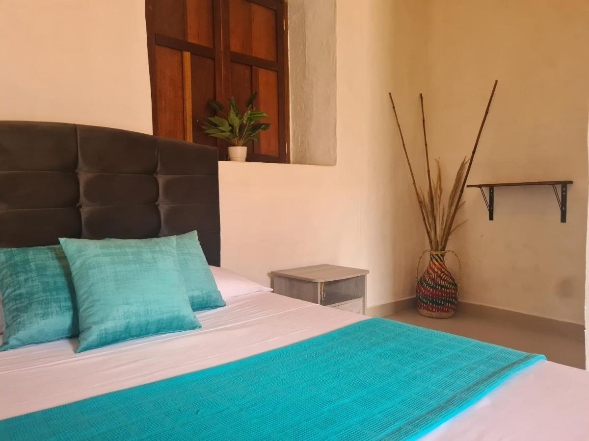 Hotel Alcazar Real Utica Екстериор снимка