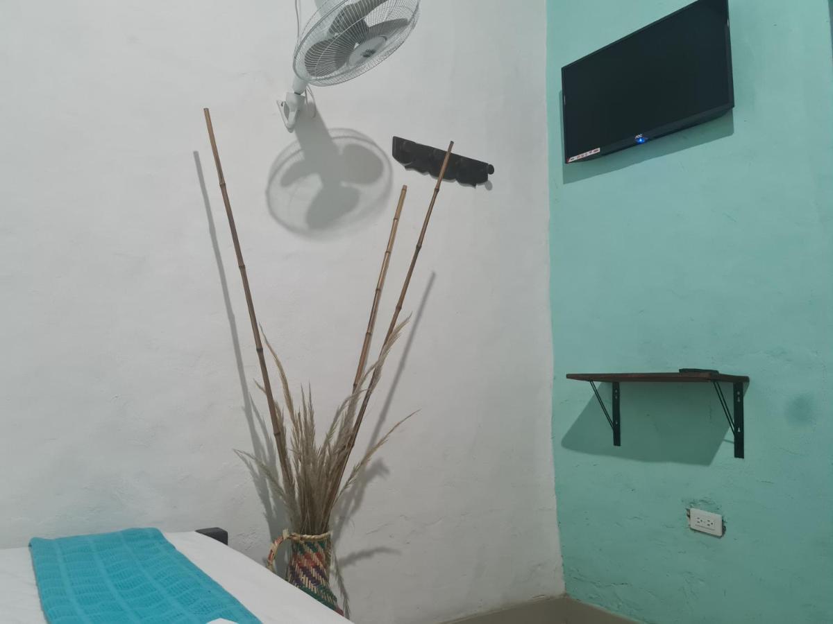 Hotel Alcazar Real Utica Екстериор снимка