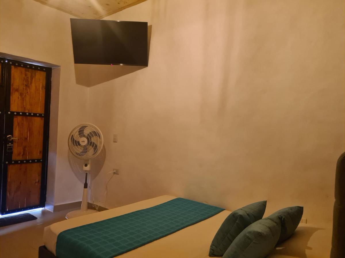 Hotel Alcazar Real Utica Екстериор снимка