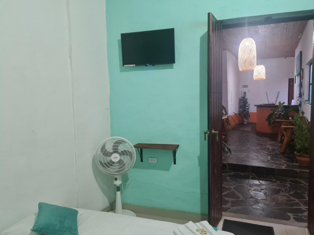 Hotel Alcazar Real Utica Екстериор снимка