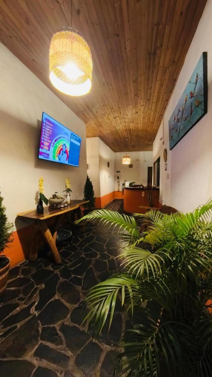 Hotel Alcazar Real Utica Екстериор снимка