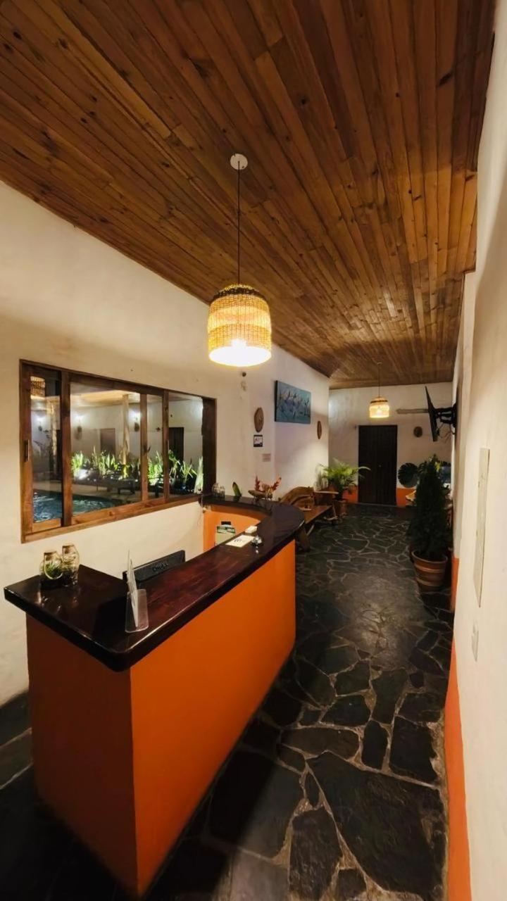 Hotel Alcazar Real Utica Екстериор снимка